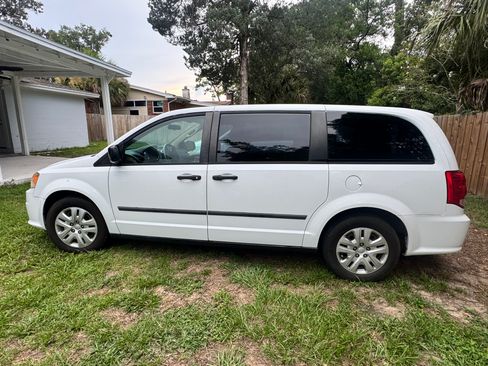 Used 2014 Dodge Grand Caravan American Value Package FWD image 4