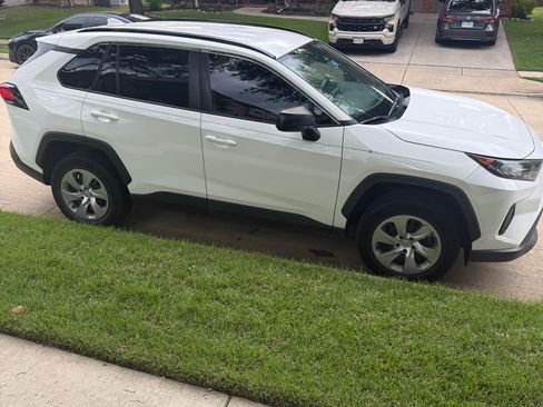 Used 2020 Toyota RAV4 LE AWD/4WD image 5