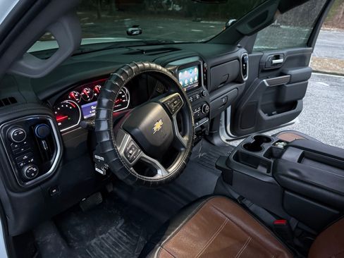 Used 2020 Chevrolet Silverado 2500 LT w/ Snow Plow Prep/Camper Package image 4