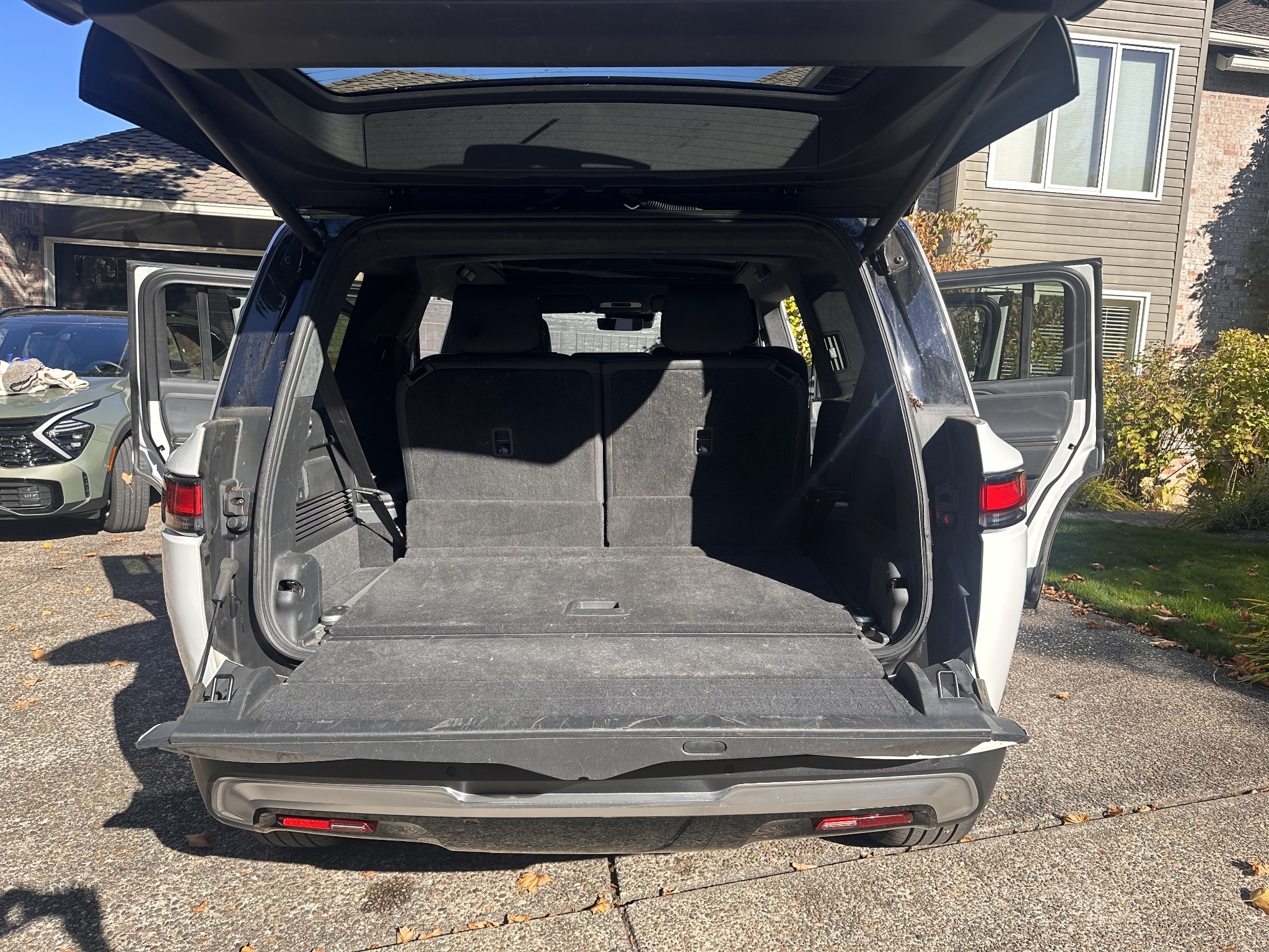 Used 2025 Rivian R1S Adventure Dual AWD/4WD image 14