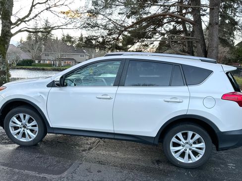 Used 2014 Toyota RAV4 Limited image 2