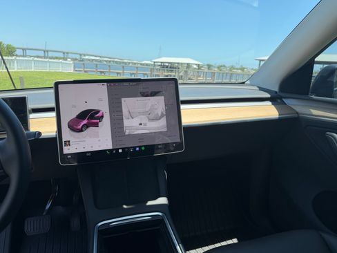 Used 2023 Tesla Model Y Long Range AWD/4WD image 13