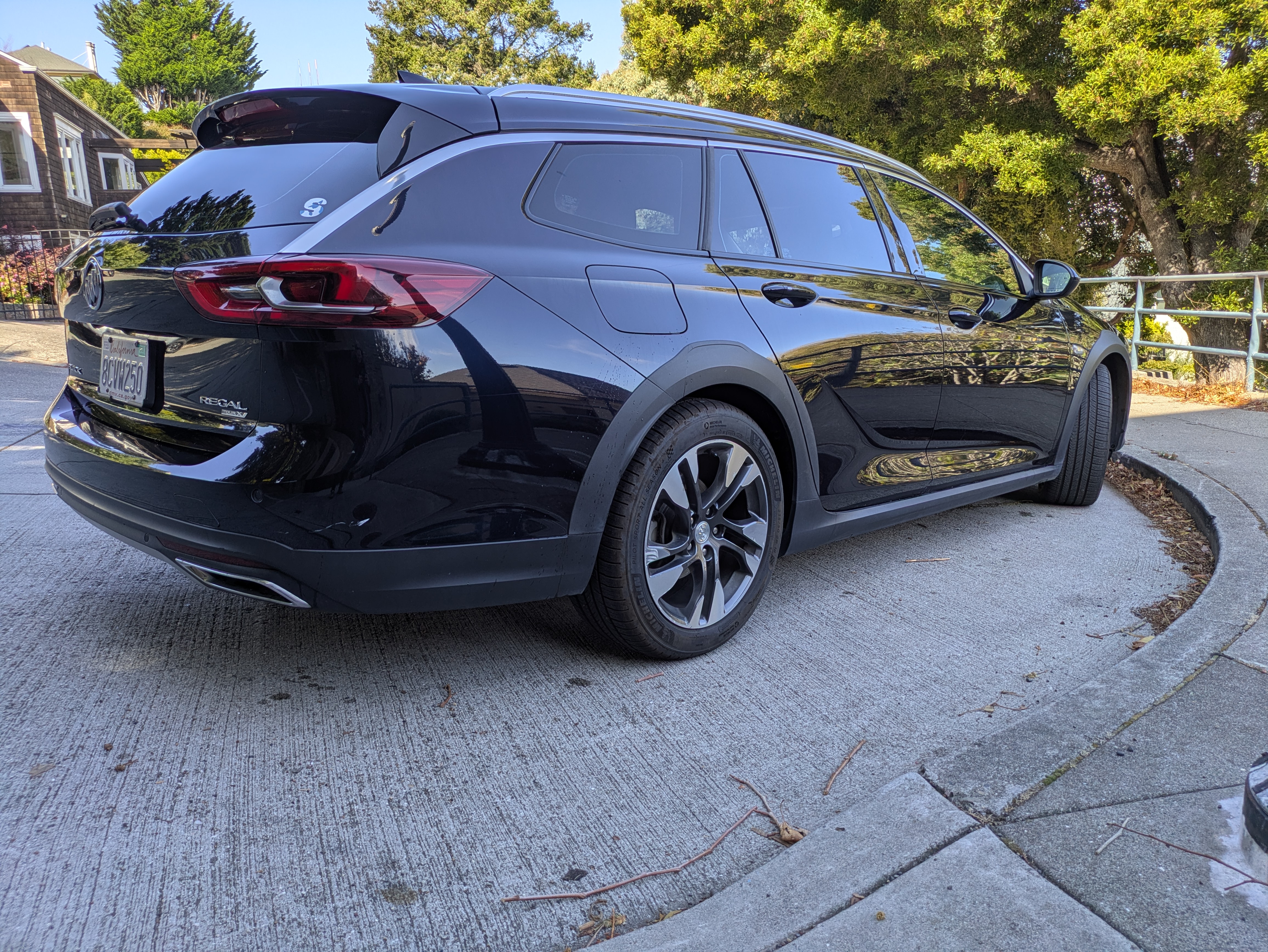 Used 2018 Buick Regal Essence w/ Driver Confidence Package #1 AWD/4WD image 10