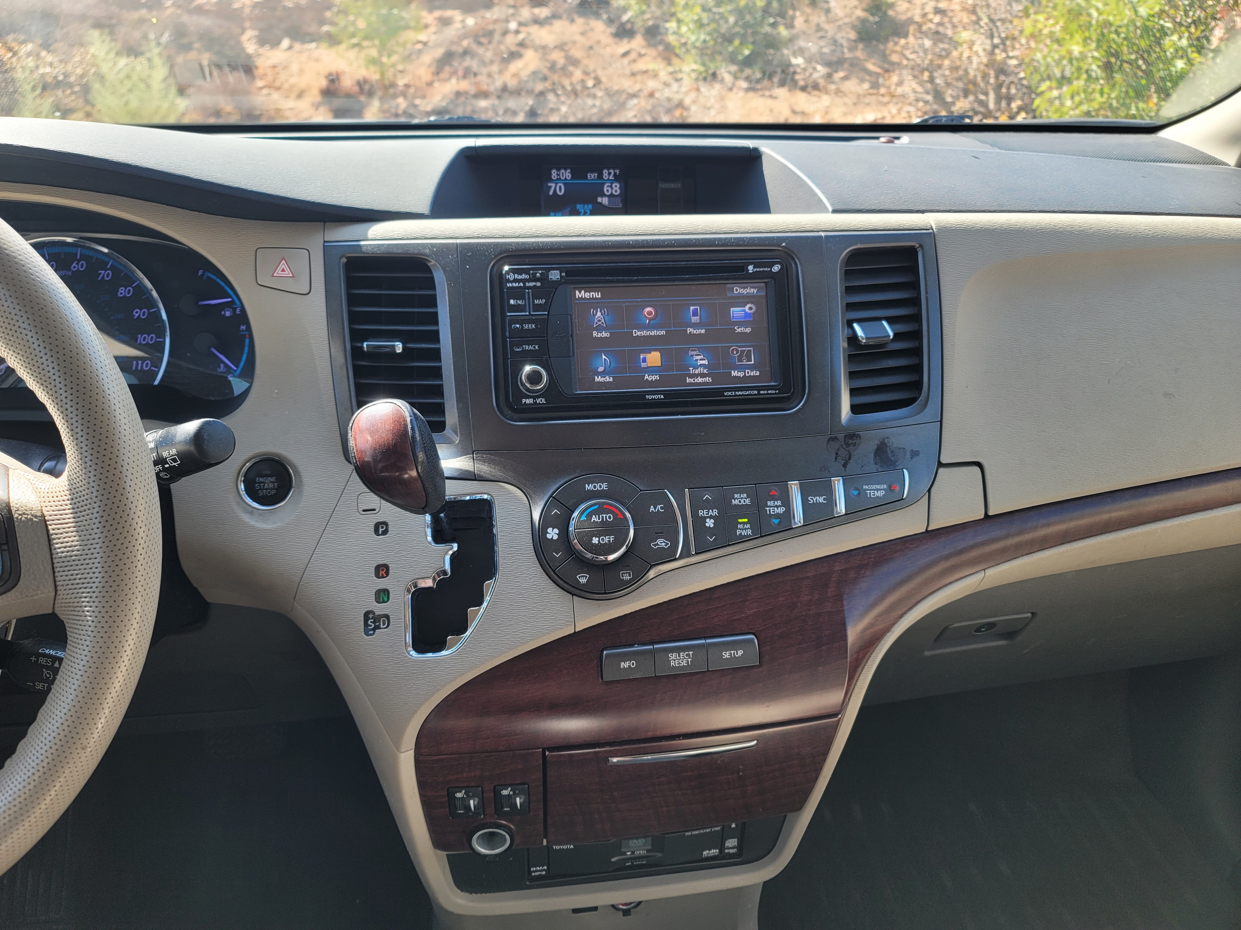 Used 2013 Toyota Sienna XLE w/ Entertainment Pkg FWD image 14