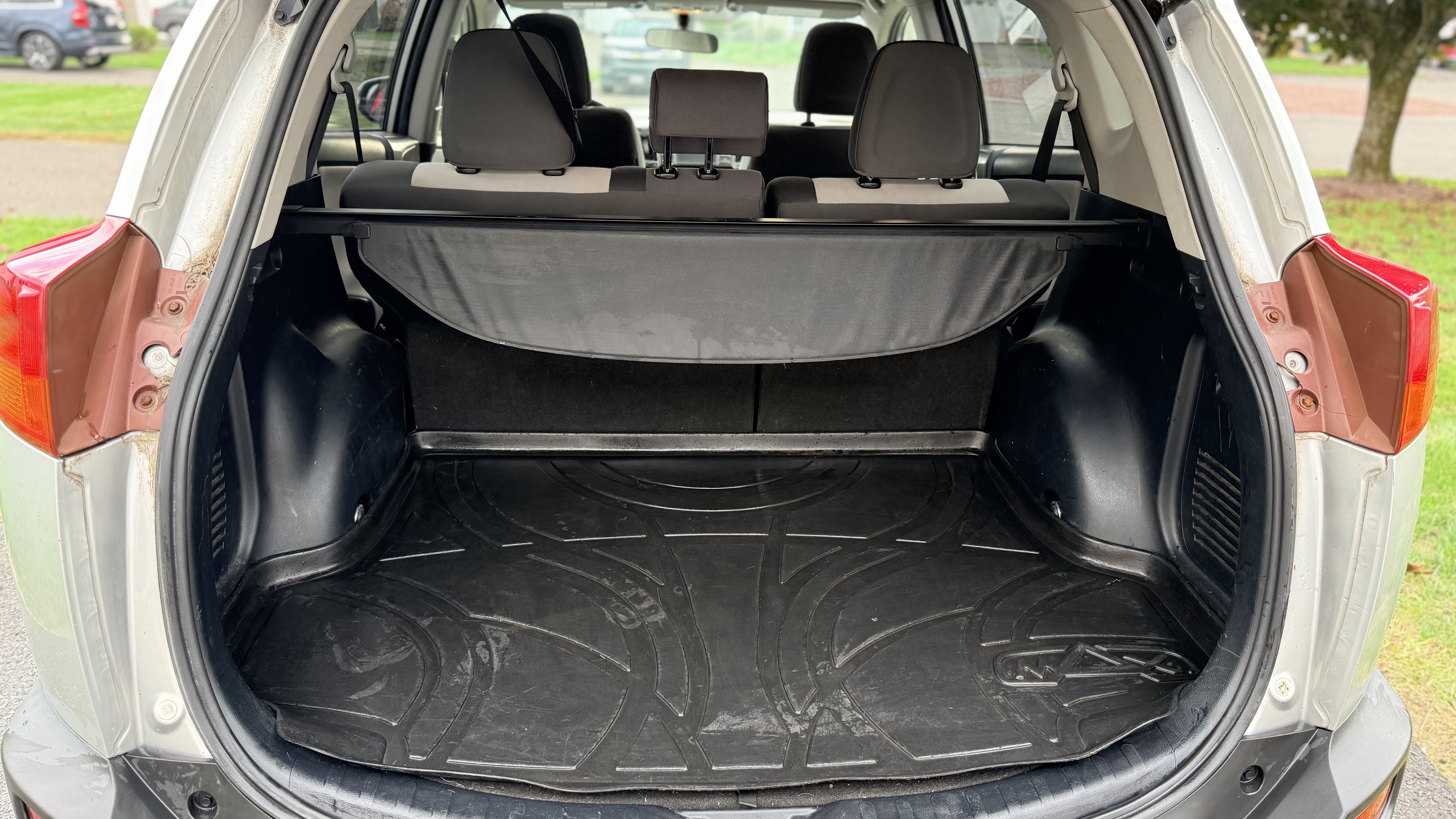 Used 2014 Toyota RAV4 XLE AWD/4WD image 8