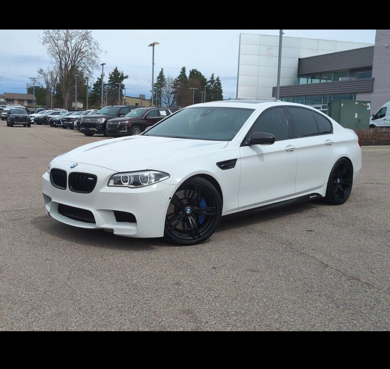 Used 2016 BMW M5 RWD image 1