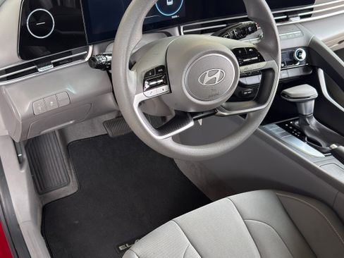 Used 2024 Hyundai Elantra SEL image 6