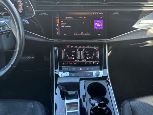 Used 2019 Audi Q8 Premium Plus w/ Premium Plus image 8