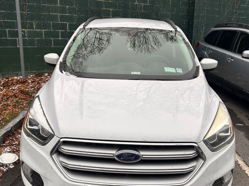 Used 2017 Ford Escape SE w/ Equipment Group 201A image 2