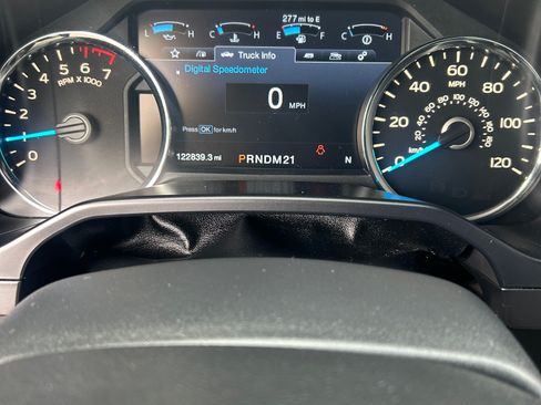 Used 2016 Ford F150 Lariat w/ Equipment Group 502A Luxury AWD/4WD image 10