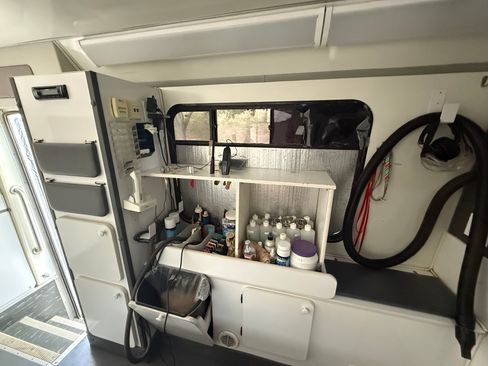 Used 2005 Ford E-450 and Econoline 450 image 6