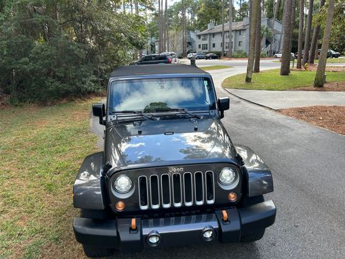 Used 2017 Jeep Wrangler Sahara w/ Connectivity Group image 11