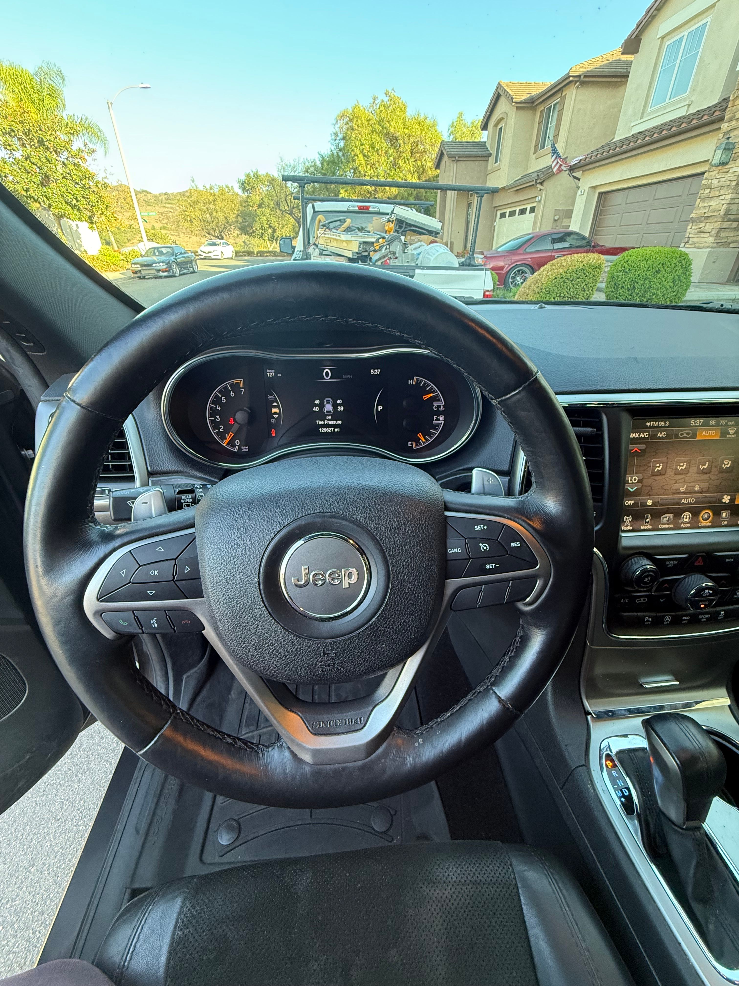 Used 2017 Jeep Grand Cherokee Laredo AWD/4WD image 15