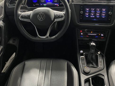 Used 2022 Volkswagen Tiguan SE image 13