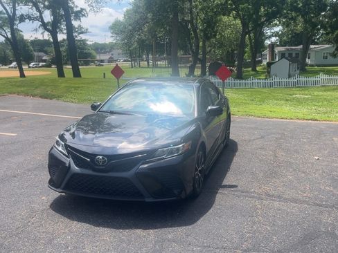 Used 2019 Toyota Camry SE FWD image 8