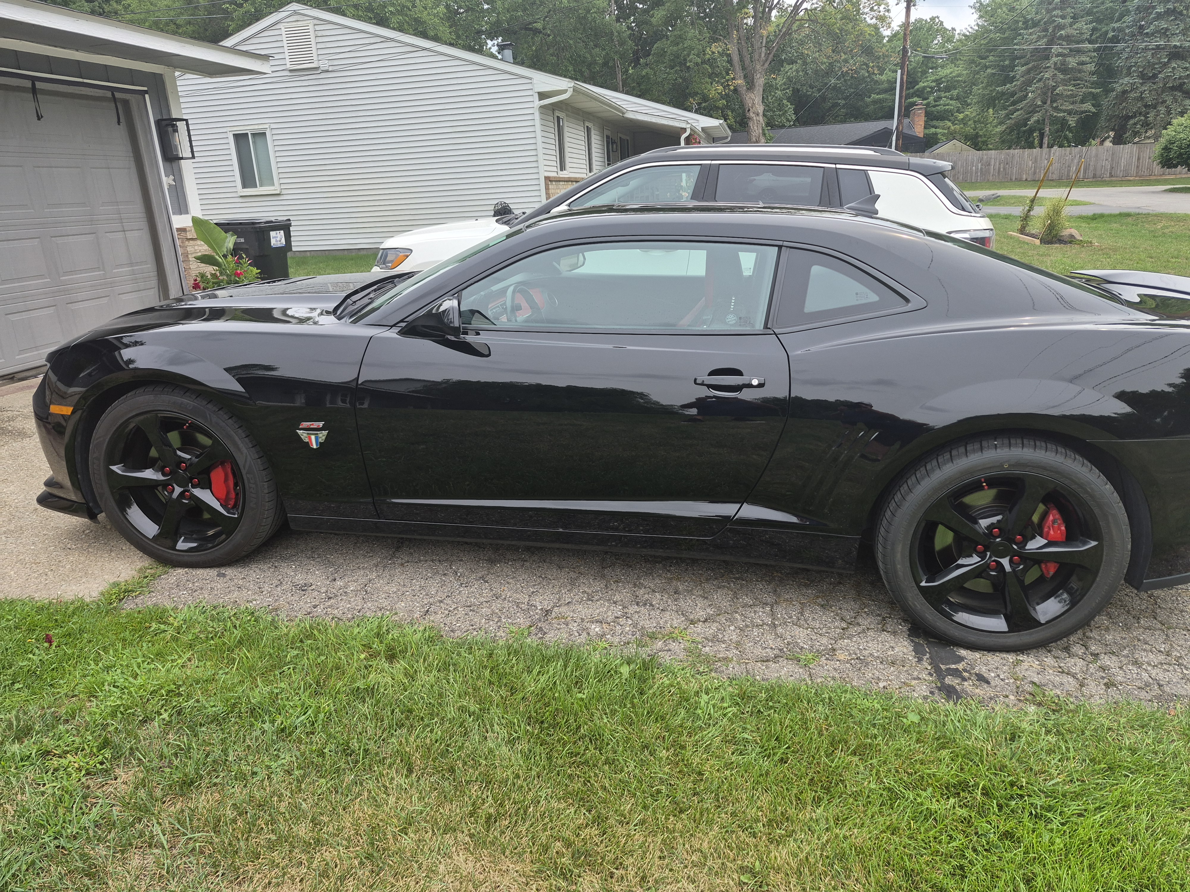 Used 2015 Chevrolet Camaro SS w/ Commemorative Special Edition RWD image 2