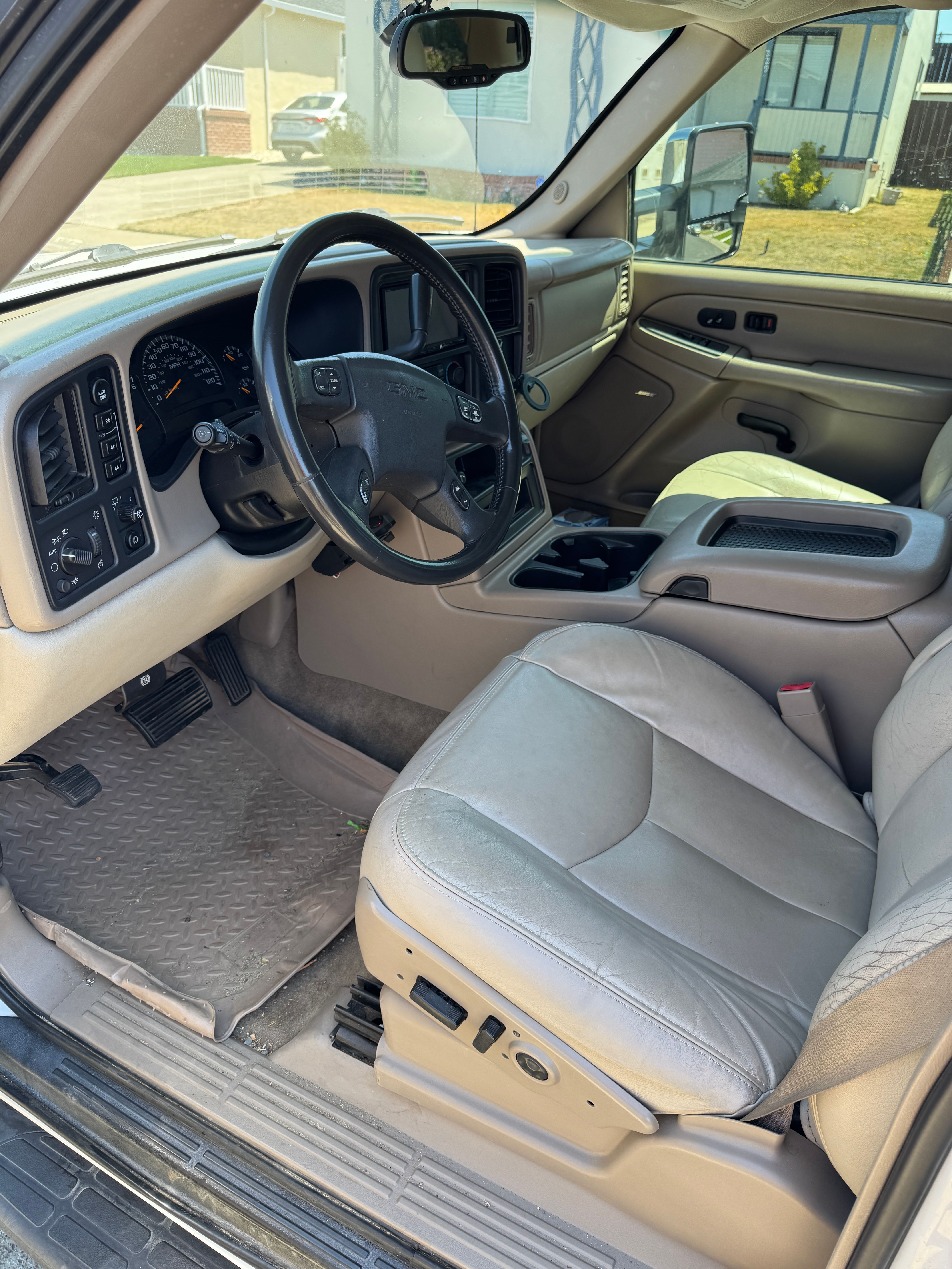 Used 2004 GMC Yukon XL 2500 SLT w/ Preferred Equipment Group AWD/4WD image 11