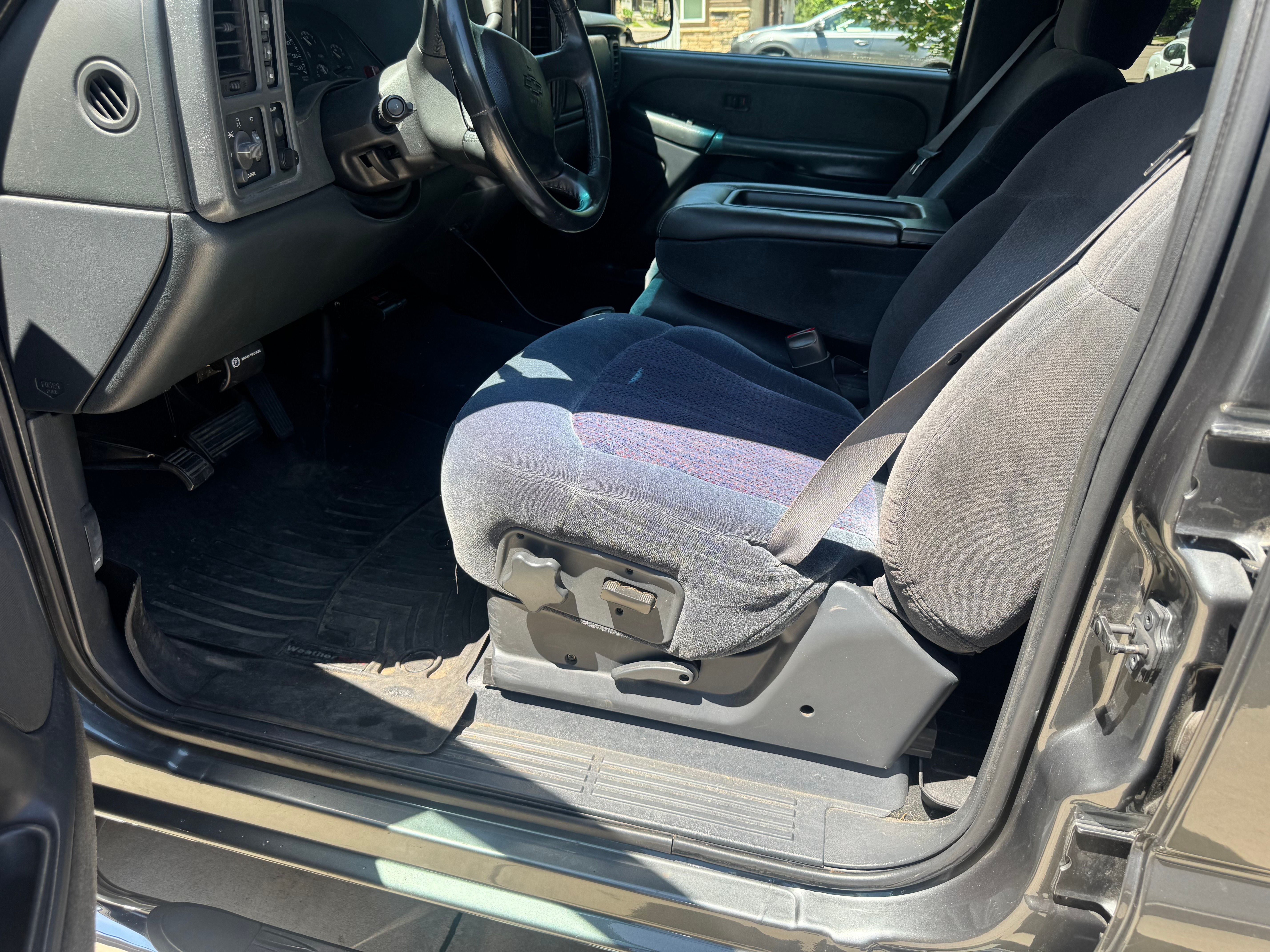 Used 2001 Chevrolet Silverado 2500 LS w/ Off-Road Skid Plate Pkg AWD/4WD image 11