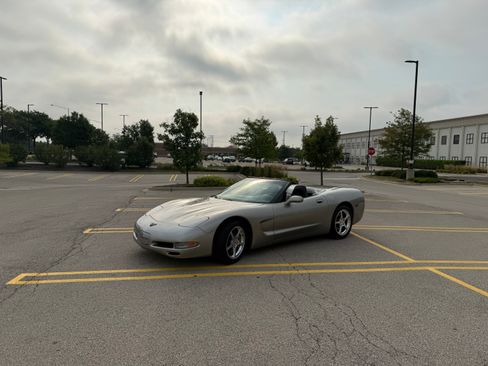 Used 2000 Chevrolet Corvette Convertible w/ Performance Handling Pkg RWD image 2