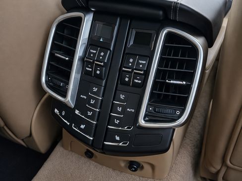 Used 2014 Porsche Cayenne image 10