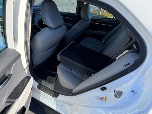 Used 2019 Toyota Camry SE image 14