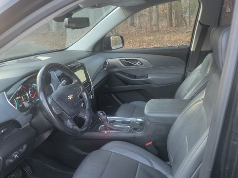 Used 2018 Chevrolet Traverse LT image 16