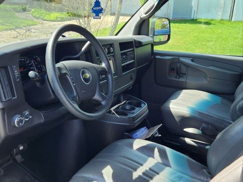 Used 2012 Chevrolet Express 1500 RWD image 4