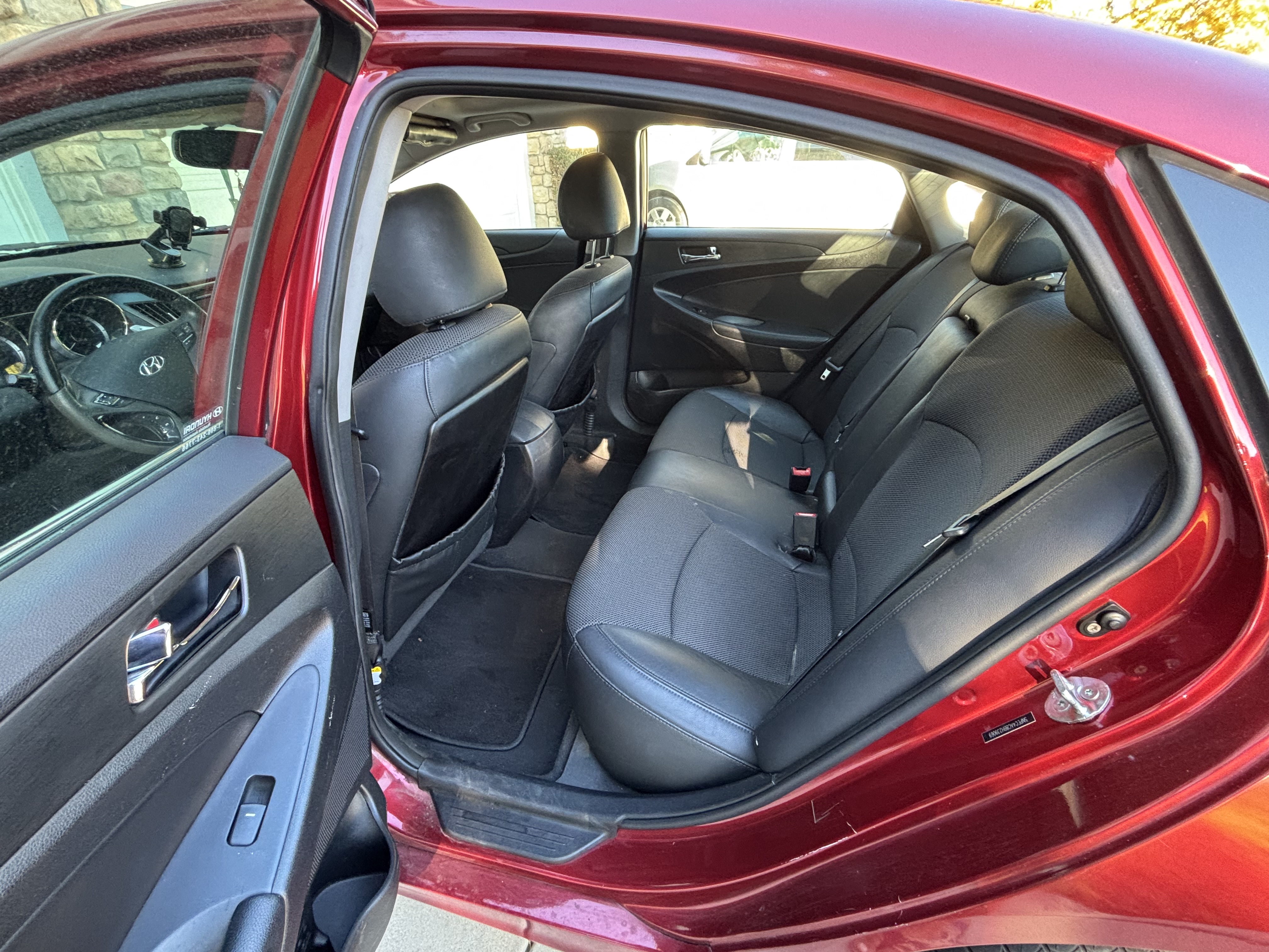 Used 2011 Hyundai Sonata SE w/ Navigation & Sunroof Pkg 4 FWD image 8