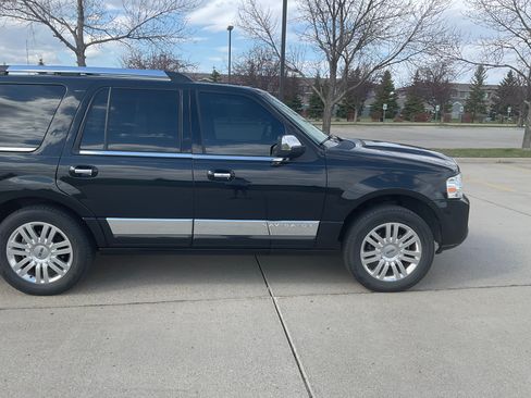 Used 2014 Lincoln Navigator 4WD image 6