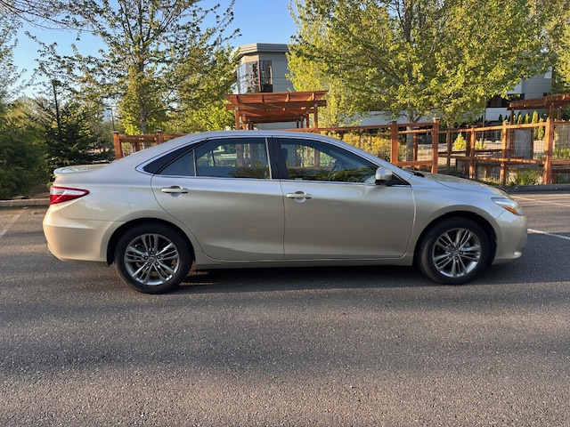 Used 2017 Toyota Camry SE FWD image 4