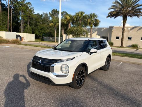 Used 2022 Mitsubishi Outlander ES FWD image 4
