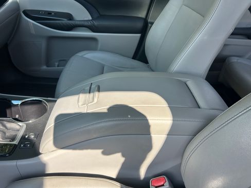 Used 2014 Toyota Highlander XLE image 19