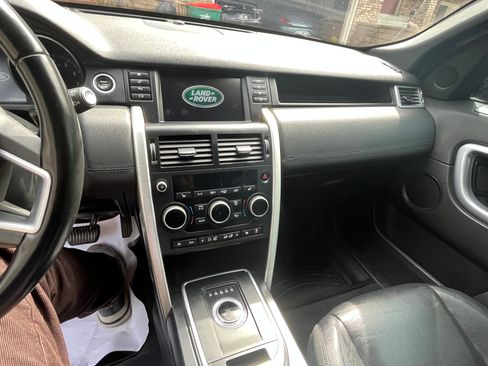 Used 2017 Land Rover Discovery Sport SE image 21