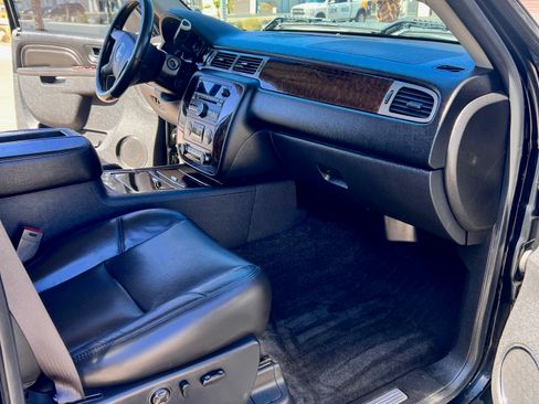 Used 2014 GMC Sierra 2500 Denali w/ Suspension Package, Off-Road image 13