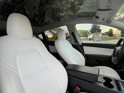 Used 2021 Tesla Model Y Performance image 13