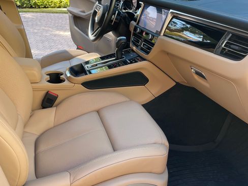 Used 2024 Porsche Macan image 13