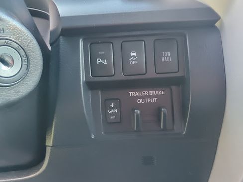 Used 2018 Toyota Tundra SR5 w/ TRD Off Road Package image 25