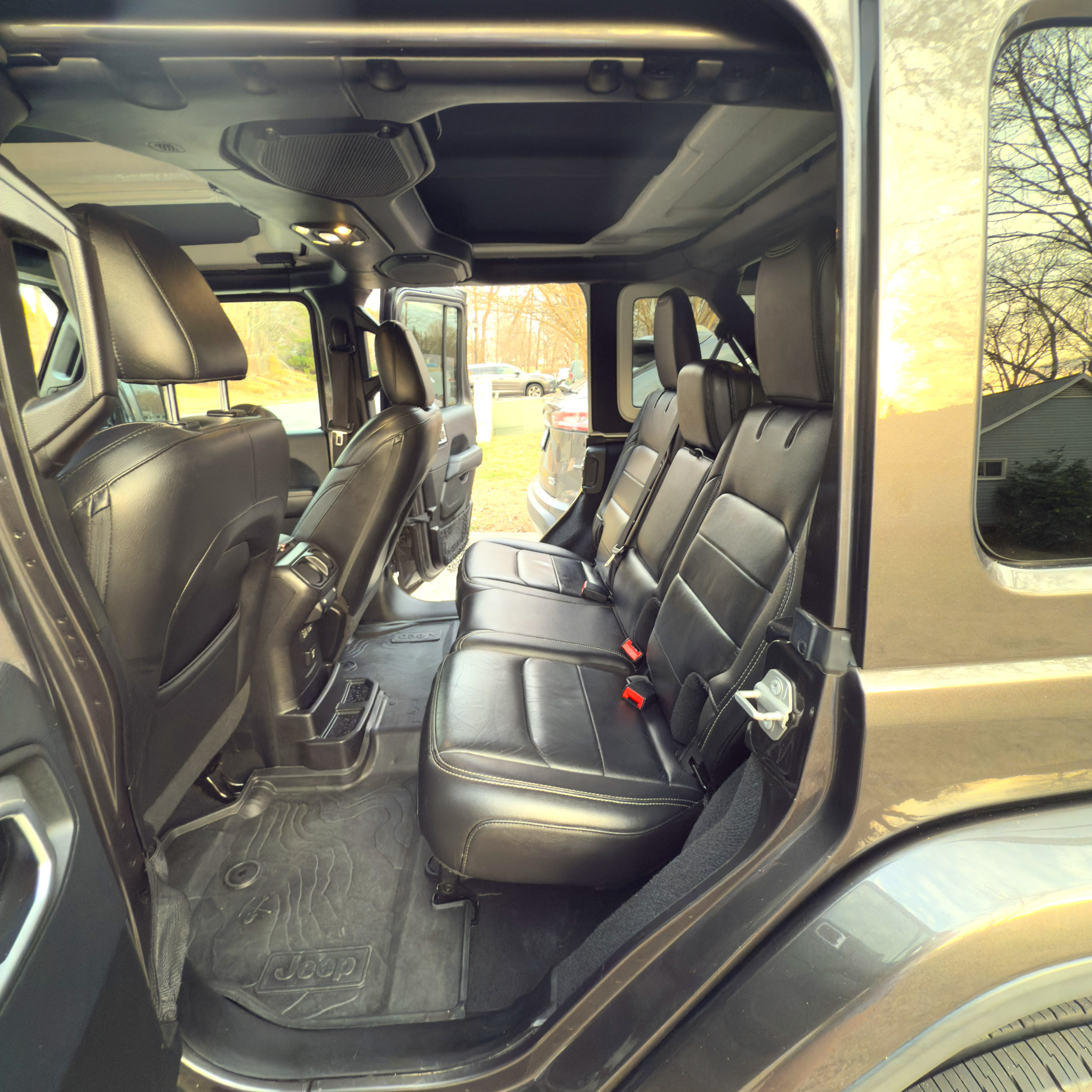 Used 2019 Jeep Wrangler Unlimited Sahara w/ Quick Order Package 24M Moab AWD/4WD image 12