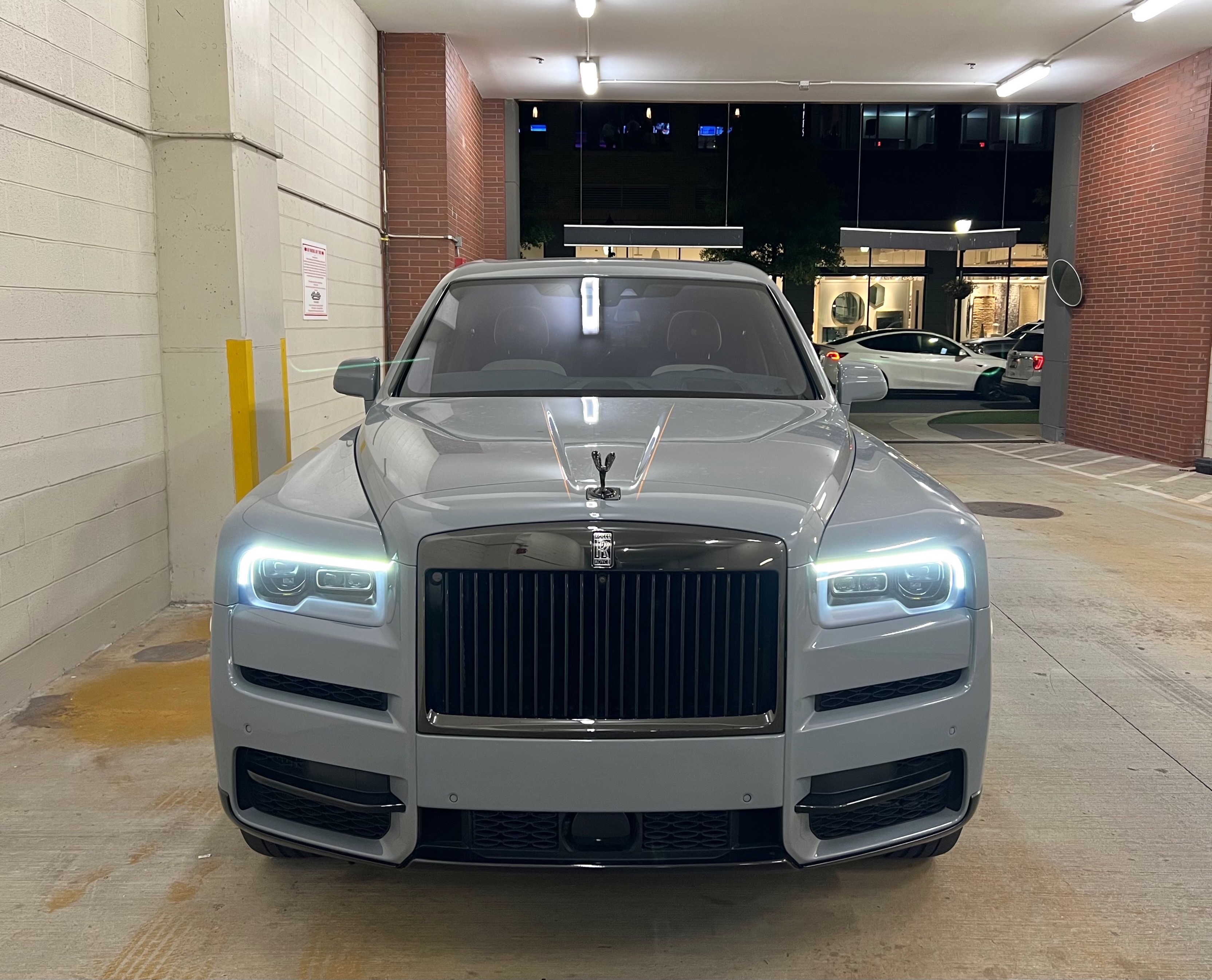 Used 2019 Rolls-Royce Cullinan AWD/4WD image 2
