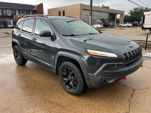 Used 2016 Jeep Cherokee Trailhawk w/ Comfort/Convenience Group AWD/4WD image 15