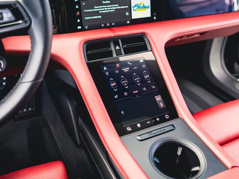 Used 2025 Porsche Taycan GTS image 22