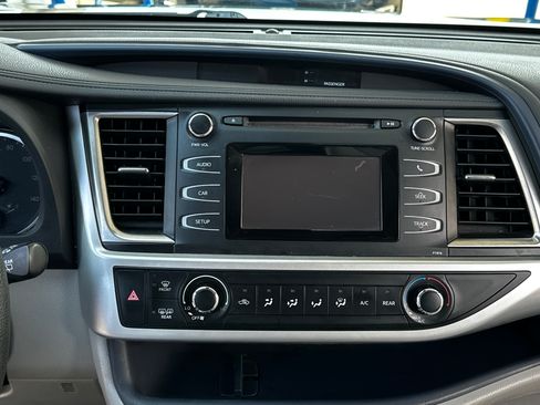 Used 2019 Toyota Highlander LE image 15