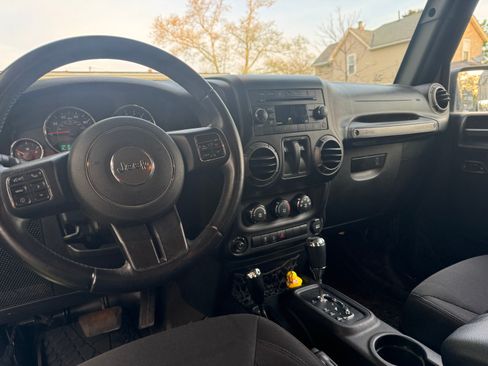 Used 2015 Jeep Wrangler Sport AWD/4WD image 4