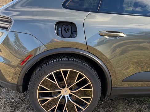 Used 2024 Porsche Macan 4 Electric image 22