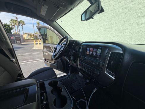 Used 2017 Chevrolet Silverado 1500 LT w/ LT Convenience Package RWD image 6