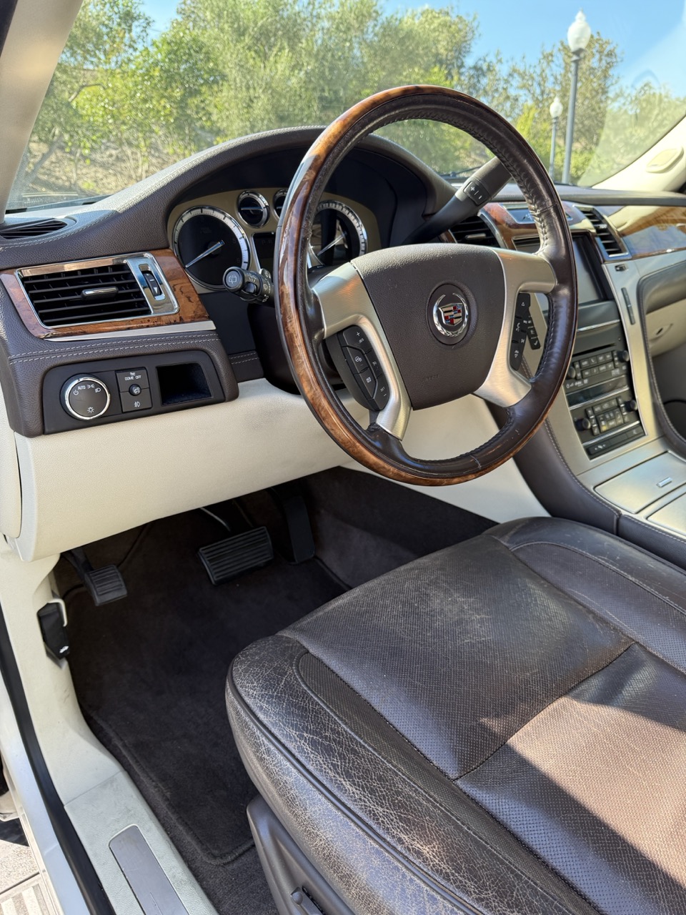 Used 2012 Cadillac Escalade ESV Platinum AWD/4WD image 14