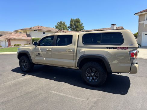 Used 2020 Toyota Tacoma TRD Off-Road w/ Technology Package AWD/4WD image 4