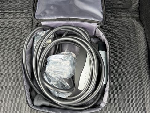 Used 2023 Tesla Model Y Performance image 29