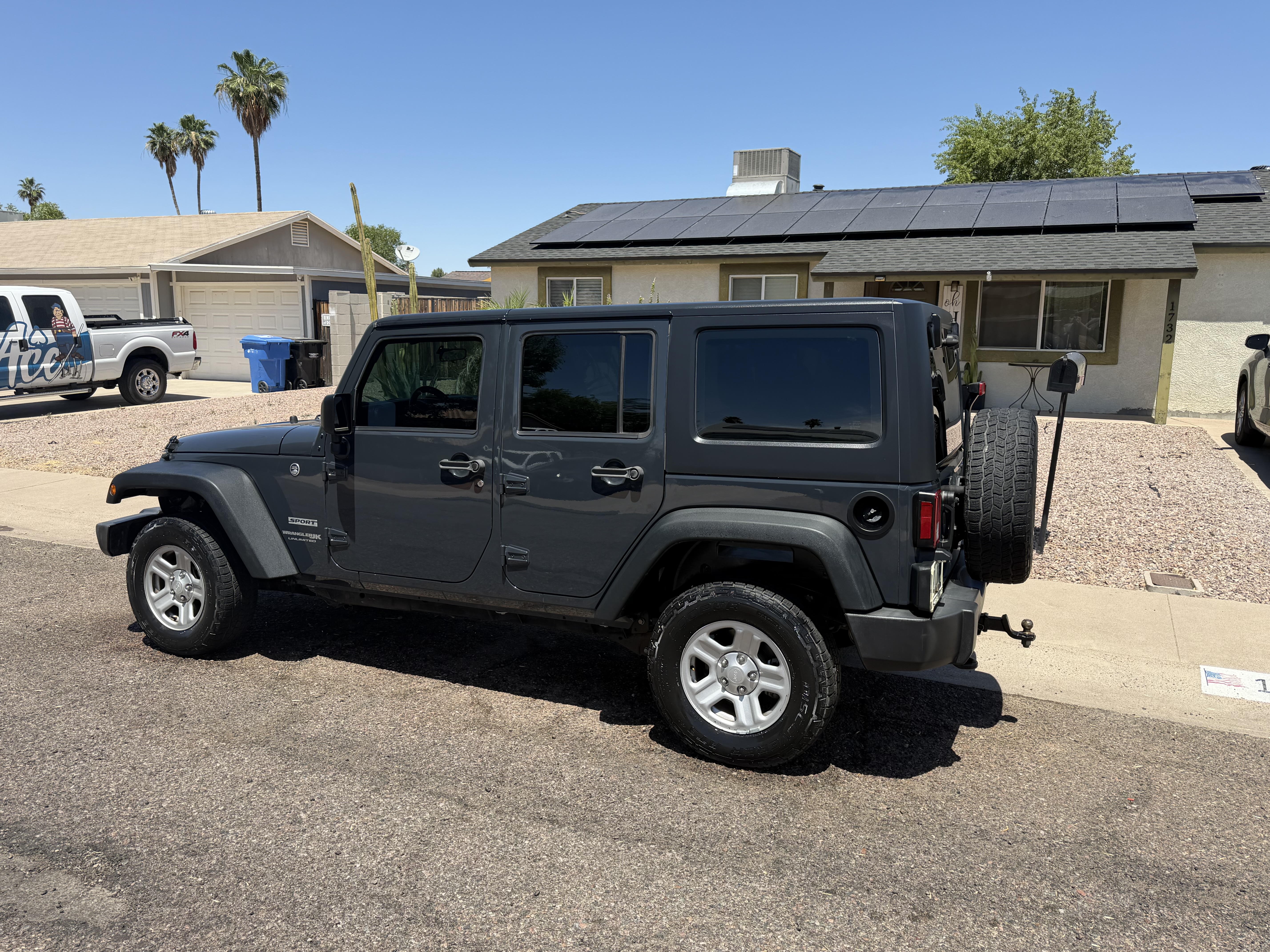 Used 2018 Jeep Wrangler Unlimited Sport w/ Connectivity Group AWD/4WD image 4