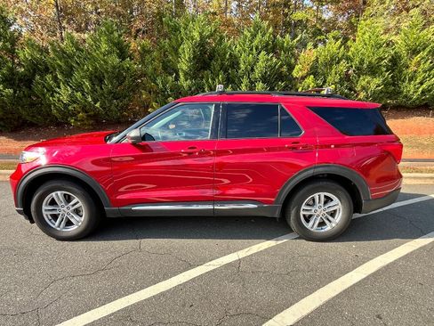 Used 2020 Ford Explorer XLT w/ Equipment Group 202A image 6